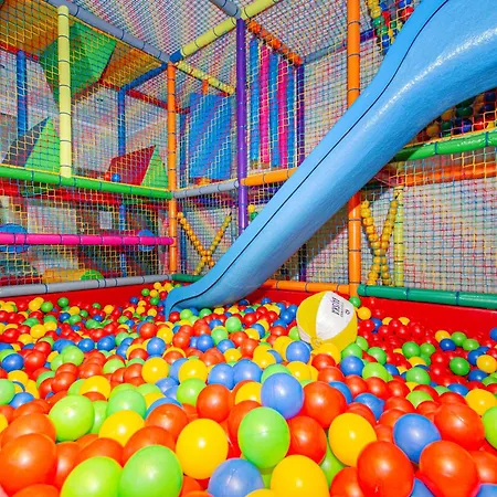 Sahara-dziecko Do 1r Bezp, Sala I Plac Zabaw, Jacuzzi, Sauna, Bilard *